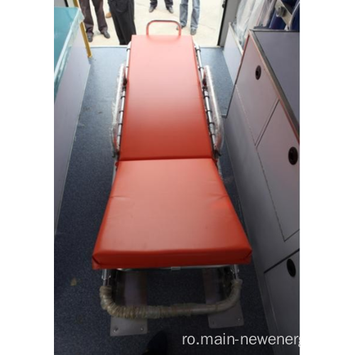 Ambulanță intensivă cu patru roți